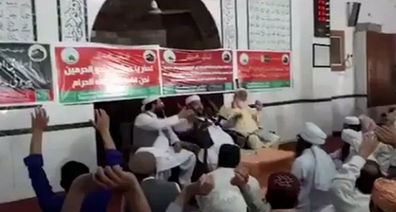 بالفيديو.. مصلون في باكستان يهتفون: &#8221; لبيك لبيك السعودية &#8220;