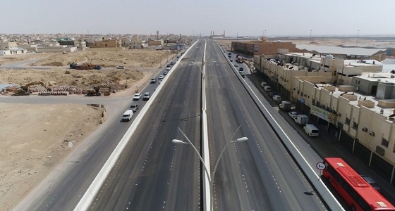 بالصور.. فتح الحركة المرورية على جسر تقاطع الحائر مع عرفات