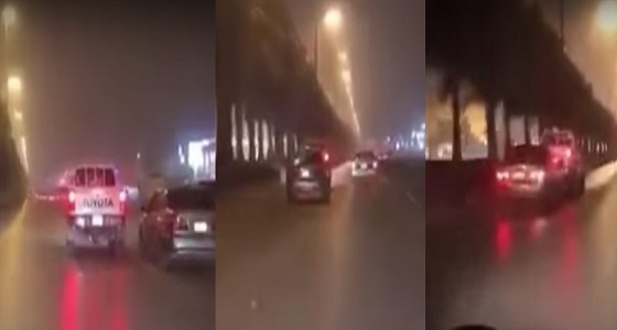 بالفيديو.. سائق يتعمد الارتطام بسيارة على طريق رئيسي بالرياض