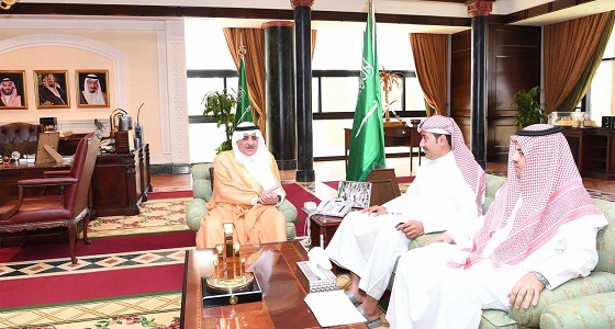 الأمير فهد بن سلطان على الاستعدادات لإقامة بطولة تبوك الدولية