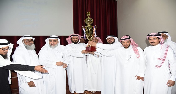 مدير تعليم مكة يُكرم المدارس الفائزة بجائزة &#8221; التحصيل الدراسي الأمثل &#8220;
