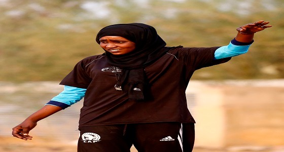سيدة سودانية تتولى تدريب فريق لكرة القدم للرجال
