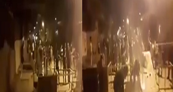 بالفيديو.. أحوازيون يغلقون الطريق أمام القوات الإيرانية بـ ” العين “