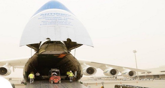 بالصور.. أكبر طائرة في العالم في مطار الملك فهد الدولي بالدمام