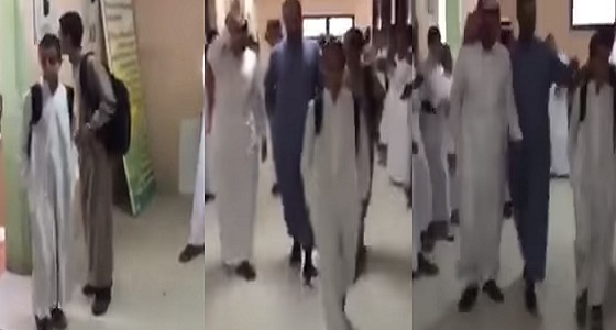 &#8221; فيديو &#8221; يرصد لحظة وداع طلبة ومدير لطالبين يمنيين بمدرسة في الرياض