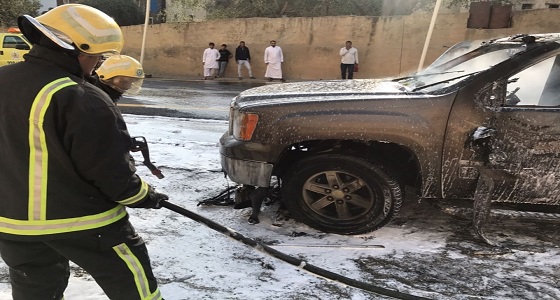” مدني ألمع ” يخمد حريقًا اندلع بسيارة في القرية التراثية