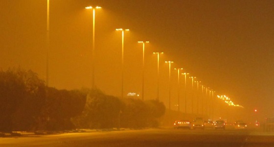 مدني الرياض يحذر من غبار وأتربة تحد من الرؤية
