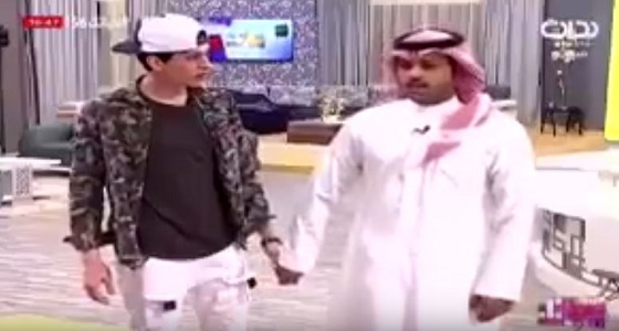 بالفيديو.. مذيع قناة بداية يبلغ أحد المتسابقين بوفاة والده على الهواء