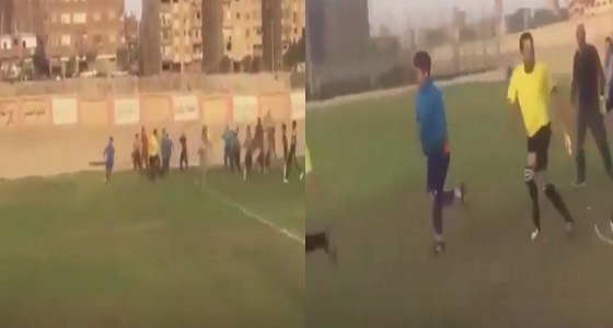 بالفيديو.. التعدي على حكام كرة قدم بالضرب والسحل في مصر