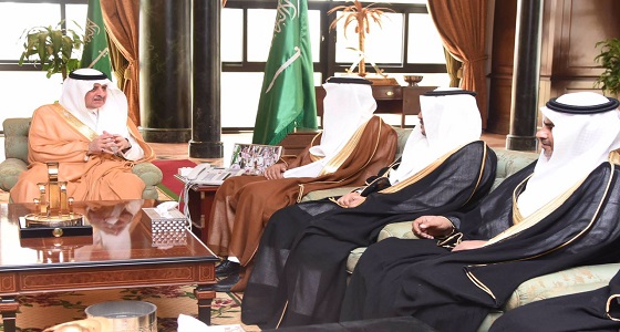 الأمير فهد بن سلطان يلتقي رئيس وأعضاء شركة أسمنت تبوك
