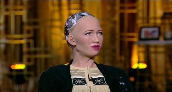 بالفيديو.. الروبوت صوفيا تعبر عن استياءها من عنف البشر