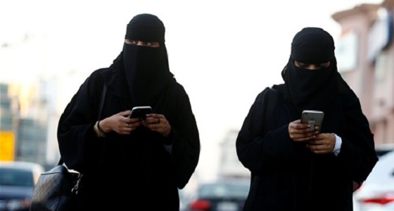 كاتبة سعودية لمعارضي الاختلاط : ” بناتكم اختلطن في الإنترنت وانتهى الأمر “