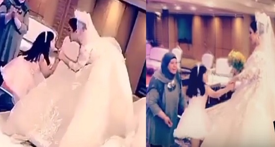 بالفيديو.. حليمة بولند ترقص مع ابنتها بفستان زفاف.. ومتابعون: تبي تتزوج