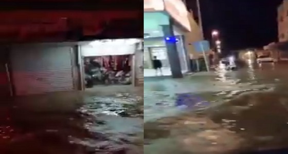 بالفيديو.. أمطار غزيرة تغرق المركبات في سكاكا