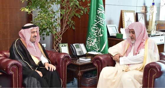 وزير الشؤون الإسلامية يستقبل رئيس مجلس أمناء مركز الملك عبدالعزيز للحوار الوطني