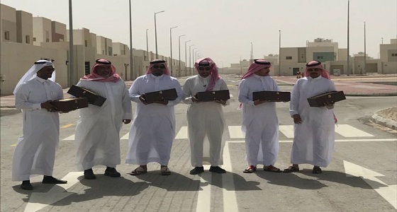بالصور.. تسليم المواطنين مفاتيح الفلل السكنية بمختلف مناطق المملكة