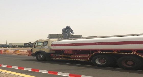 بالصور.. مدني ينبع يباشر حادث تسرب بنزين من ناقلة وقود