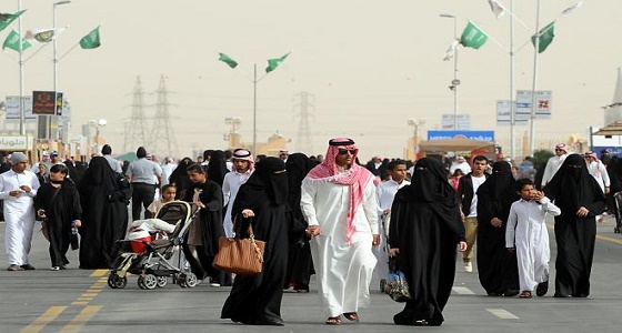 الشباب يمتدحون بنات المملكة.. والفتيات ترد: ” طز بالرجال “