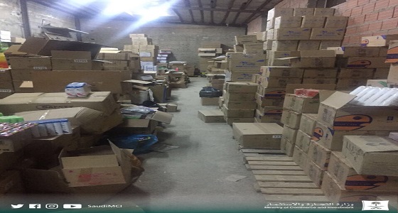 بالصور.. ضبط وإتلاف منتجات مخالفة بمستودعين في جدة