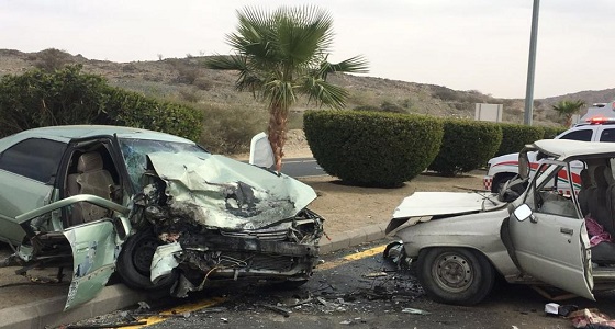 وقوع إصابات إثر اصطدام مركبة بأخرى على طريق مكة – جدة السريع
