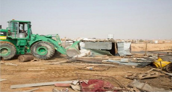 أمانة الرياض تبدأ حملة تنظيف المدخل الغربي بإزالة أكثر من 700 عنصر 