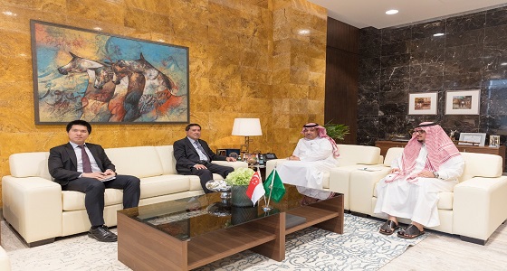 رئيس هيئة الطيران المدني يستقبل سفير سنغافورة لدى المملكة