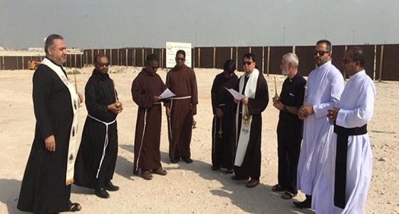 بعد بناء كنيسة بالدوحة.. قطريون يهاجمون تميم: الله يسود وجهك