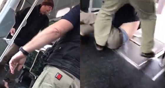 بالفيديو.. شرطي يلقي مشردا خارج حافلة بطريقة مروعة