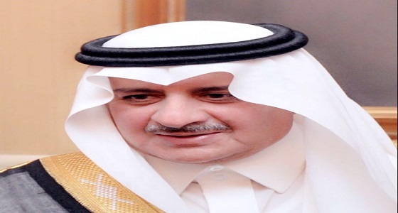 أمير تبوك يواسي مدير جامعة فهد بن سلطان في وفاة والدته
