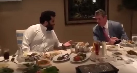 بالفيديو.. تركي آل الشيخ يتناول العشاء مع نجوم المصارعة المتواجدين بالمملكة