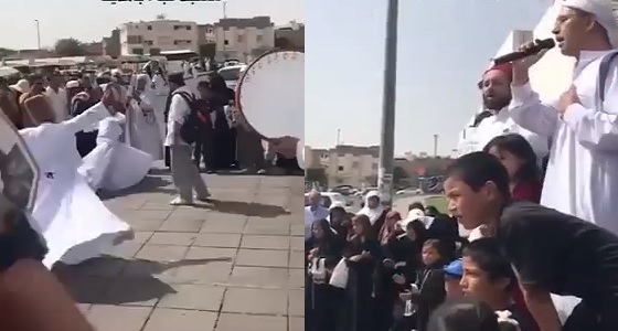 بالفيديو.. صوفية أتراك يرقصون أمام مسجد قباء بالمدينة