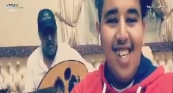 بالفيديو..مشجع يوجه سؤالًا لتركي آل الشيخ عبر وصلة غنائية