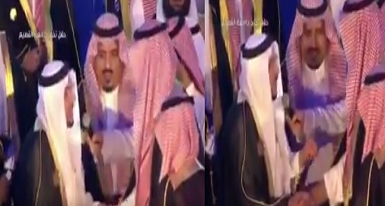بالفيديو.. لفتة أبوية من أمير القصيم في حفل تخرج الجامعة