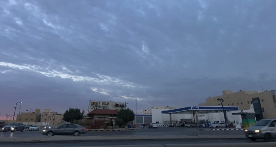 هطول أمطار رعدية مصحوبة برياح نشطة على الرياض