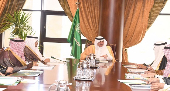 أمير تبوك يترأس اجتماع جمعية الأمير فهد بن سلطان الاجتماعية