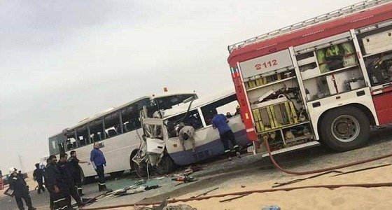مصرع 14 شخصا في تصادم حافلتين بالكويت