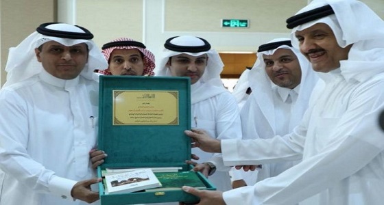 أدبي الطائف يهدي الأمير سلطان بن سلمان إصداراته