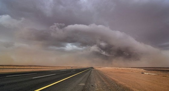 تحذيرلسكان الرياض من تراكم السحاب الممطر