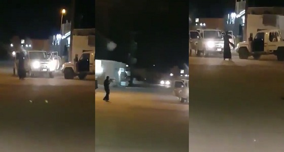بالفيديو.. تبادل إطلاق نار بين أفراد مكافحة المخدرات ومروج في نجران