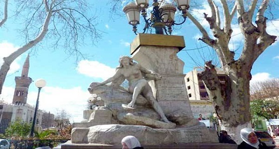 تمثال لمرأة عارية يخدش حياء المصلين بالجزائر