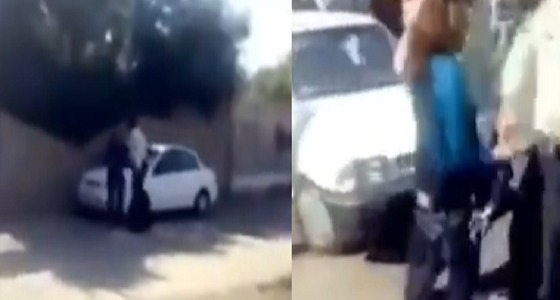 بالفيديو.. الأمن الإيراني يعتدي على فتاة بعد خلعها الحجاب