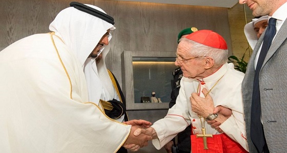 بالصور.. رئيس المجلس البابوي للحوار بين الأديان يصل الرياض