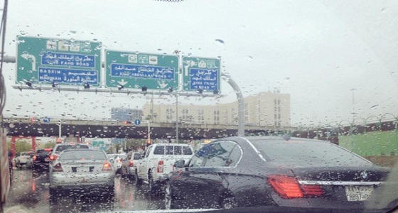 سحب رعدية ممطرة بالرياض تستمر حتى ظهر اليوم