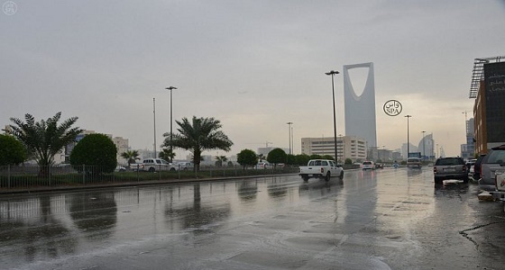 هطول أمطار رعدية غزيرة على الرياض
