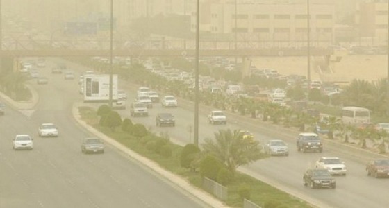 مدني الرياض يحذر المواطنين من الرياح والأتربة