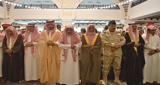 وزير الحرس الوطني يؤدي صلاة الميت على أمير الفوج الـ 38