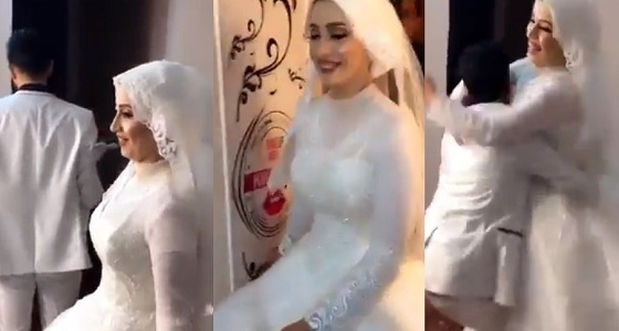 بالفيديو.. رد فعل صادم لعريس شاهد عروسه بفستان الزفاف
