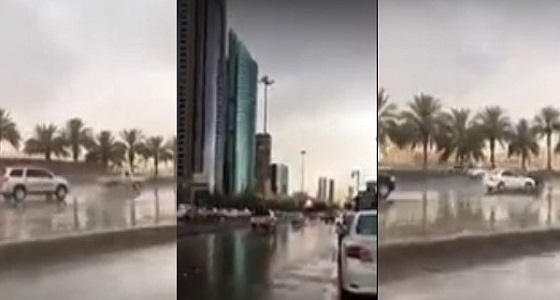 بالفيديو.. هطول أمطار على العاصمة الرياض