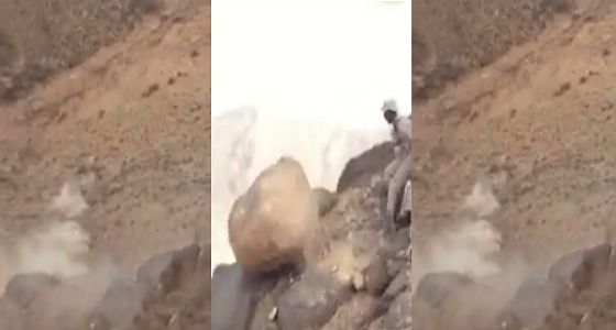 بالفيديو.. مرابطون يزيحون صخرة تحصن خلفها الإرهابيين