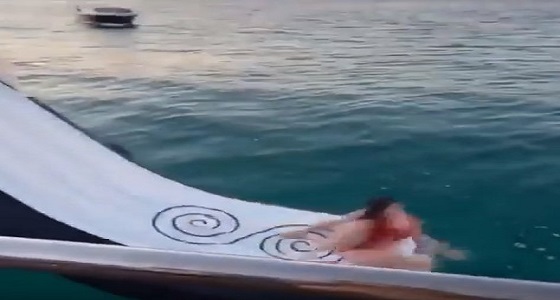 بالفيديو.. سقوط مروع لفتاة خلال استعراض مهاراتها في القفز